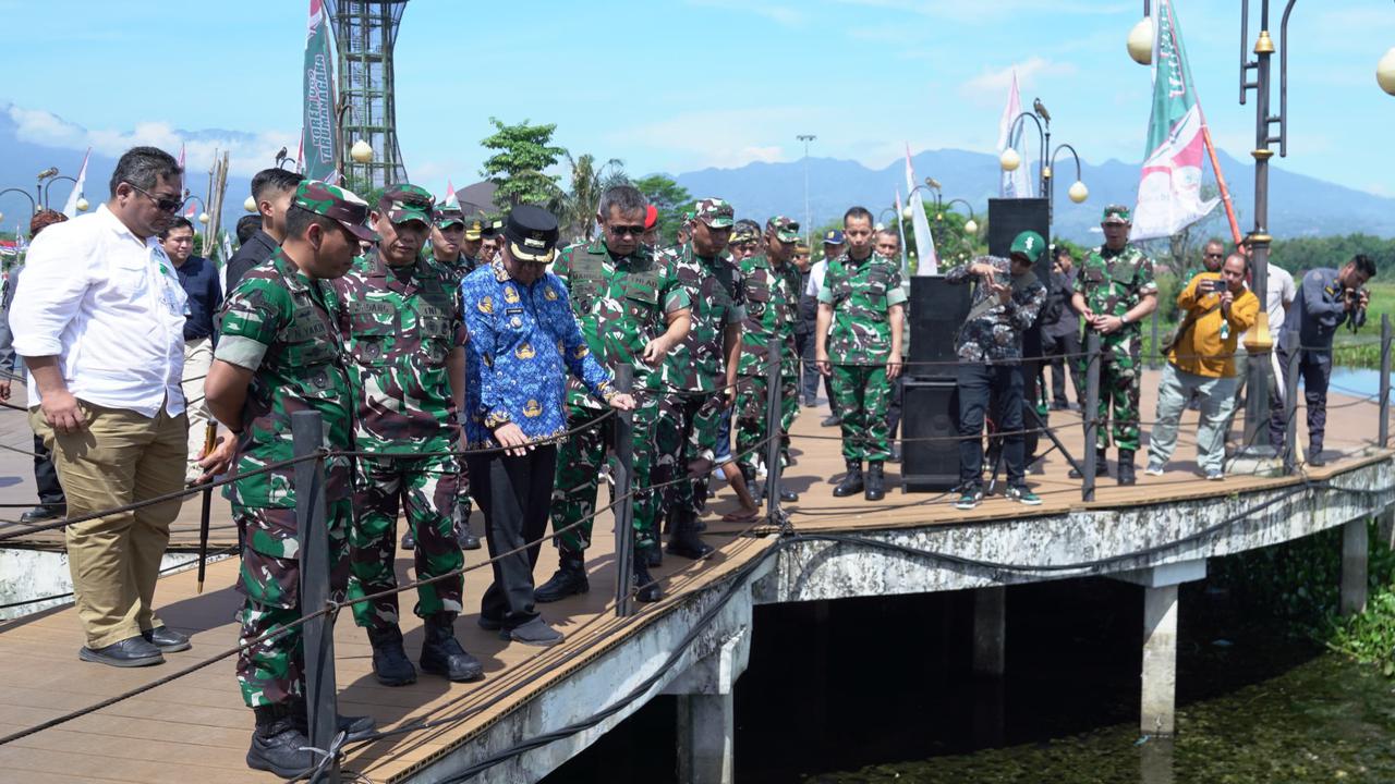 TNI AD Inisiator Gerakan Pembersihan Situ Bagendit