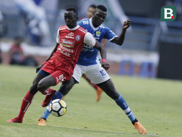 3 Klausul Aneh Di Bursa Transfer Liga Indonesia Termasuk Kepindahan Ezechiel N Douassel Indonesia Bola Com