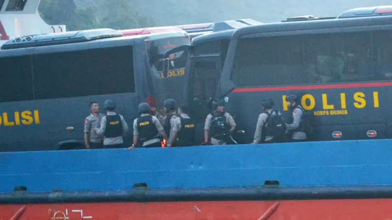 Pemindahan tahanan dan napi terorisme dari Mako Brimob ke Nusakambangan, Cilacap. (Foto: Liputan6.com/Muhamad Ridlo)