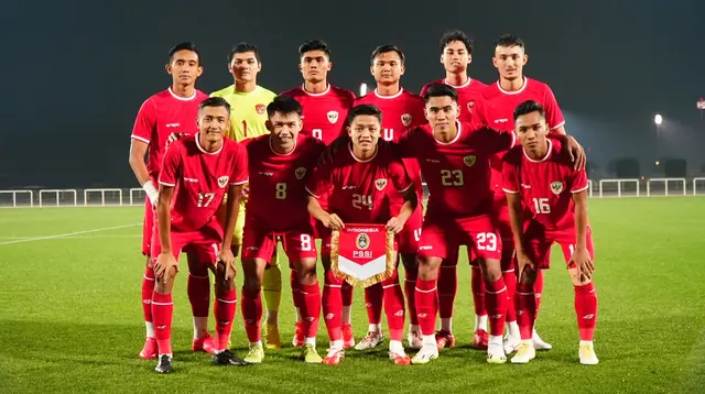 Starting XI Timnas Indonesia U-23 saat menghadapi Arab Saudi dalam laga uji coba jelang Piala Asia U-23 2024 di Stadioon The Seven, Dubai, Emirat Arab, Sabtu (6/4/2024) dini hari WIB. (Bola.com/Dok. PSSI)