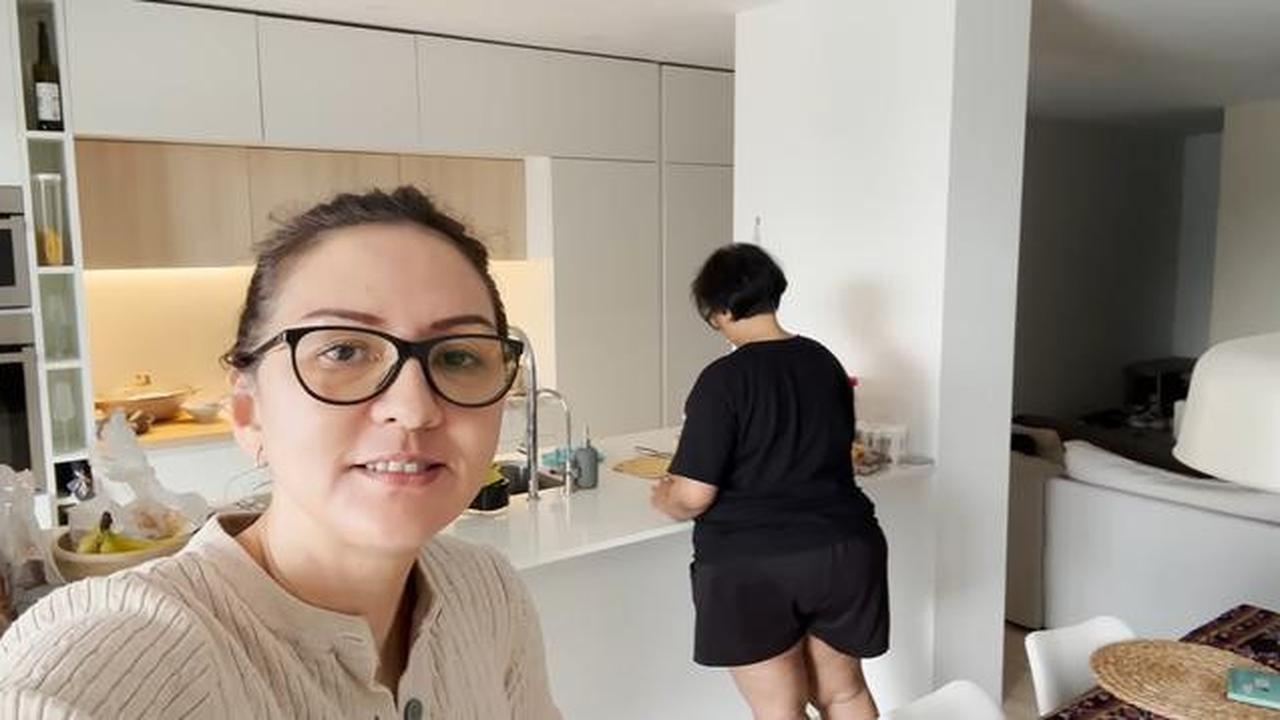 6 Potret Dapur Apartemen Anak Darius Sinathrya dan Donna Agnesia di Portugal, Desain Modern