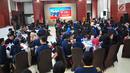 Seluruh finalis Citizen Journalist Academy (CJA) Energi Muda Pertamina saat bertandang ke Kantor Pusat Pertamina, Jakarta, Rabu (15/11). (Liputan6.com/Helmi Afandi)