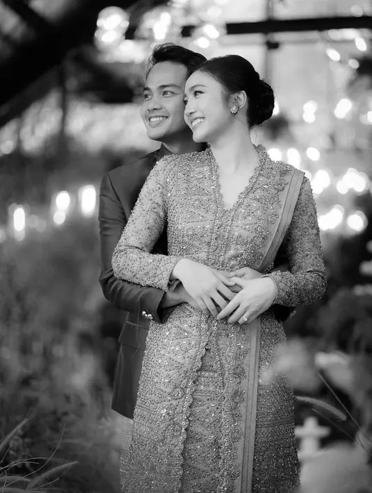 Lengkapi busananya, Febby Rastanty kenakan aksesori emas dari Tulola yang bikin terlihat elegan [@febbyrastanty]