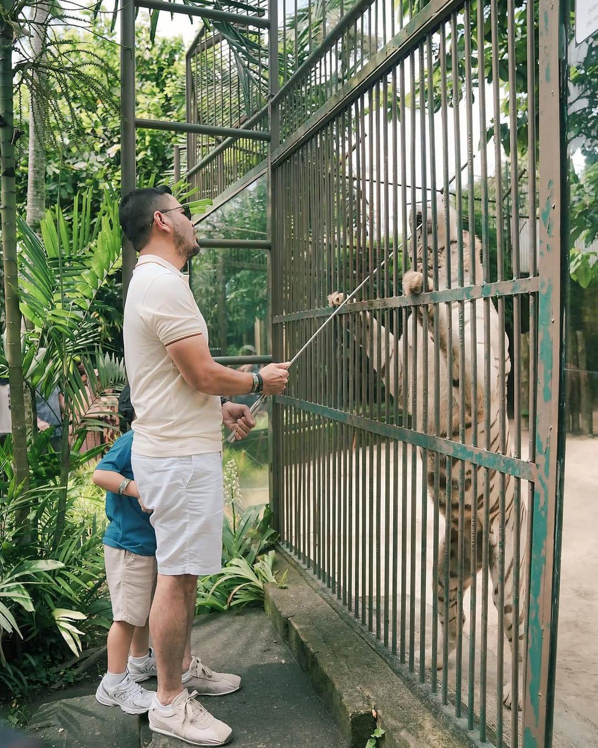 Potret Irish Bella dan Haldy Sabri Ajak Anak Liburan di Bali, Seru Interaksi dengan Hewan di Kebun Binatang