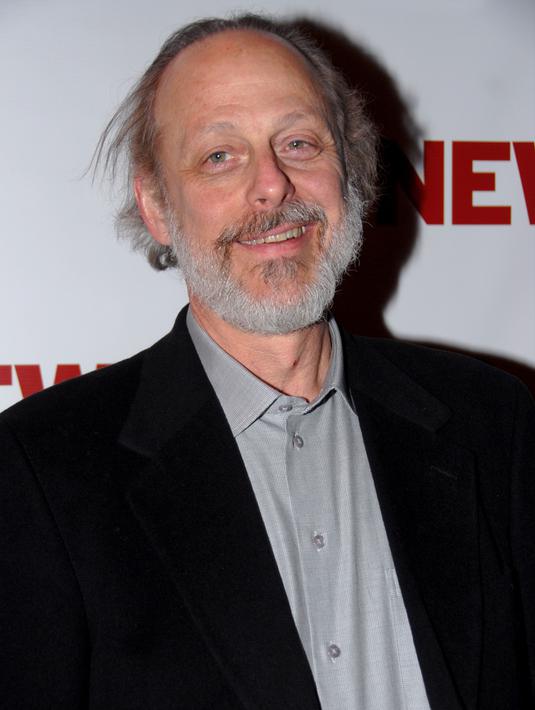 Aktor Mark Blum saat menghadiri pesta malam pembukaan Mourning Becses Electra: A Trilogy di Metro Marche, New York City, Amerika Serikat, 19 Februari 2009. Di pengujung usianya, Mark Blum tampil dalam sejumlah program Netflix. (Alli Harvey/Getty Images/AFP)