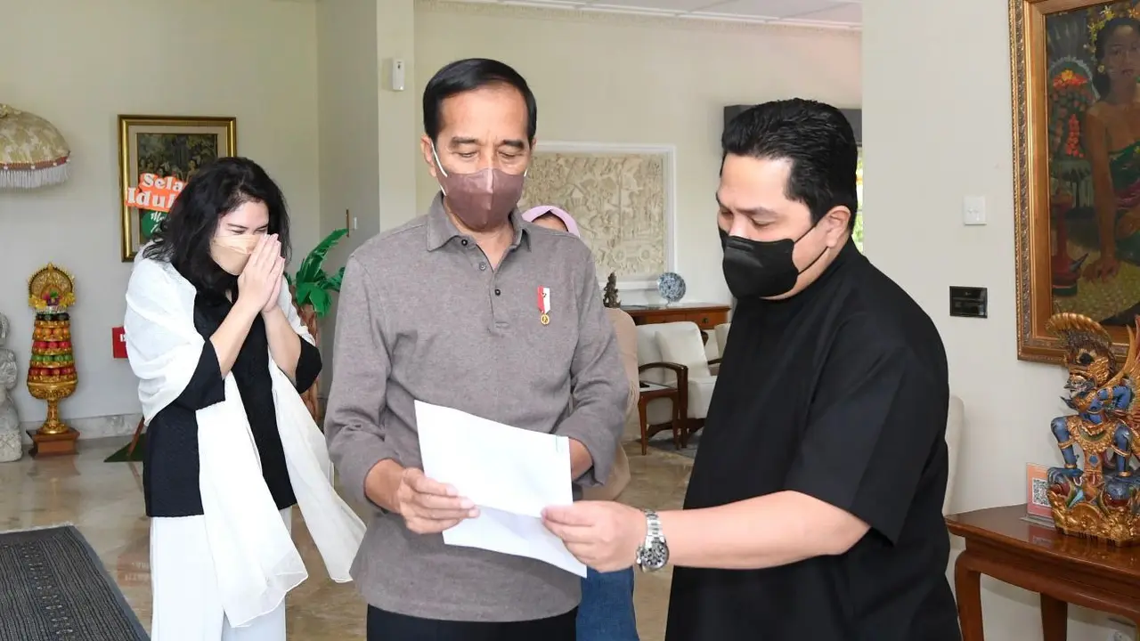 Menteri BUMN Erick Thohir berserta Istri silaturahmi dengan keluarga Presiden Jokowi di Istana Tampaksiring, Bali