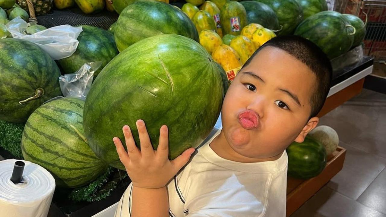 Masih Ingat Tatan Bocah Lucu yang Viral di Stiker WhatsApp? Begini Penampilannya Sekarang