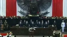 (VIDEO) Jokowi-JK Memasuki Gedung MPR-DPR dan Menyanyikan Lagu Indonesia Raya