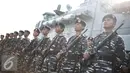 Pasukan Marinir saat upacara pelepasan pengamanan KTT WIEF yang ke-12, Jakarta, (29/7). Satgas Pam Laut mengirimkan Satuan Pasukan Katak dan prajurit KRI, 1 SST Batalyon Marinir Pertahanan Pangkalan (Yonmarhanlan) III Jakarta. (Liputan6.com/Faizal Fanani)