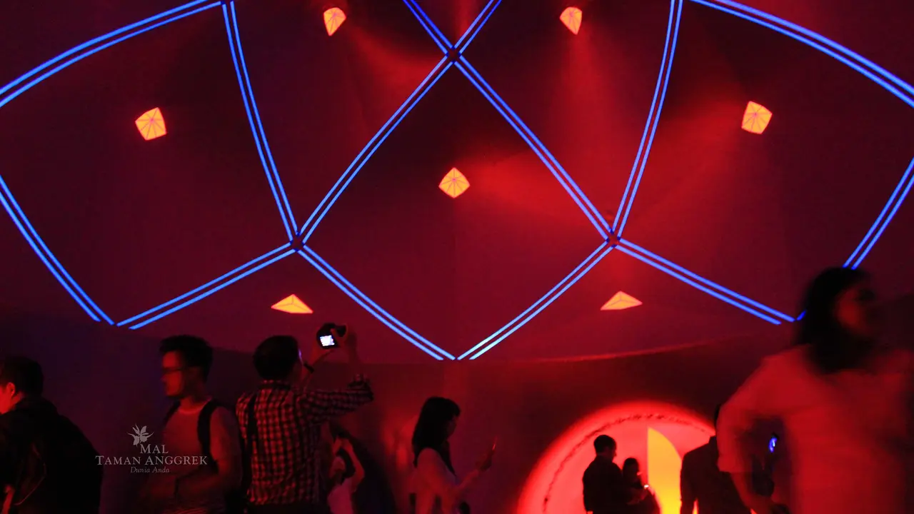 Trilumin by Architects of Air