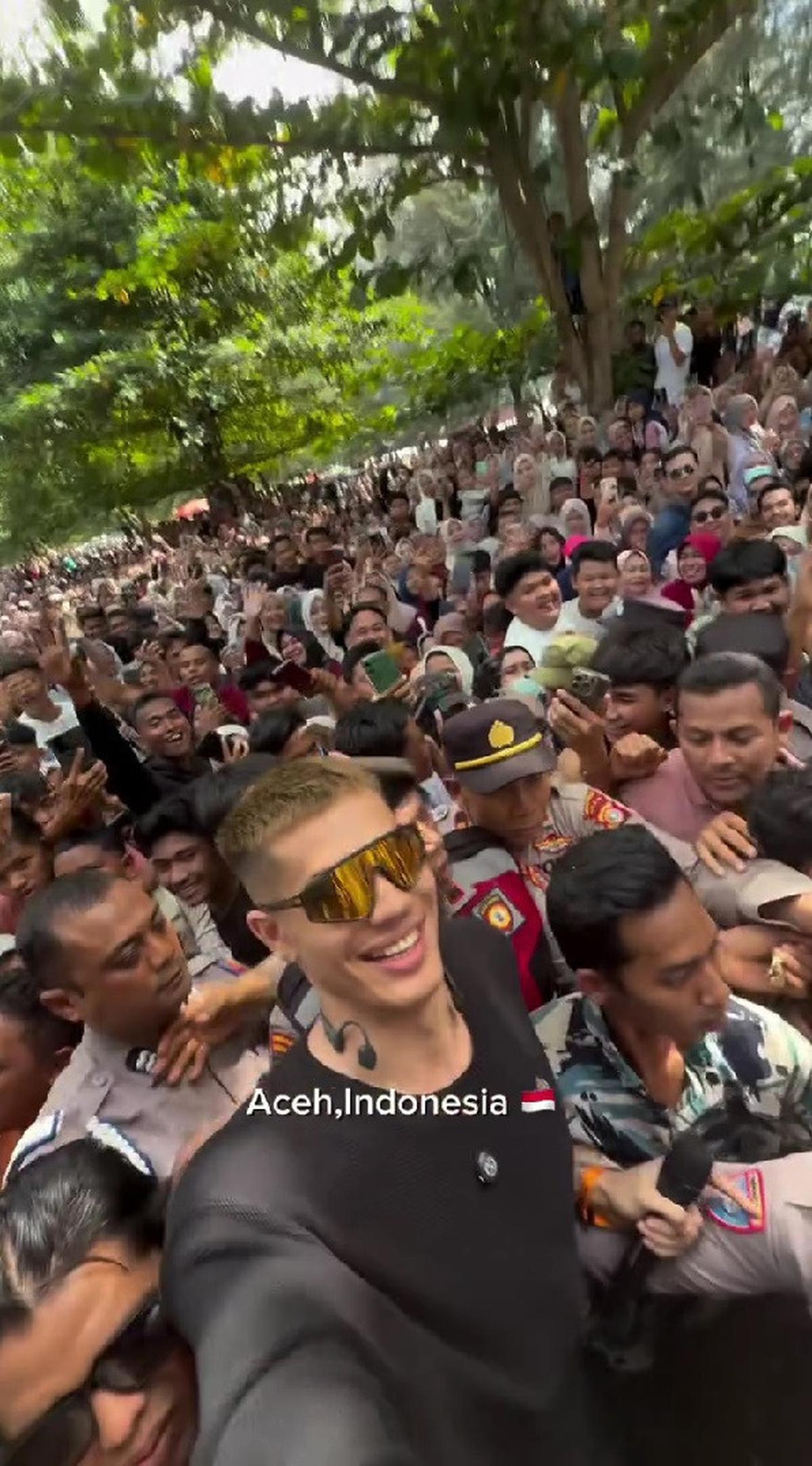 Potret Event Makan Bareng Aisar Khaled di Aceh, Disambut Meriah Bak Presiden Datang