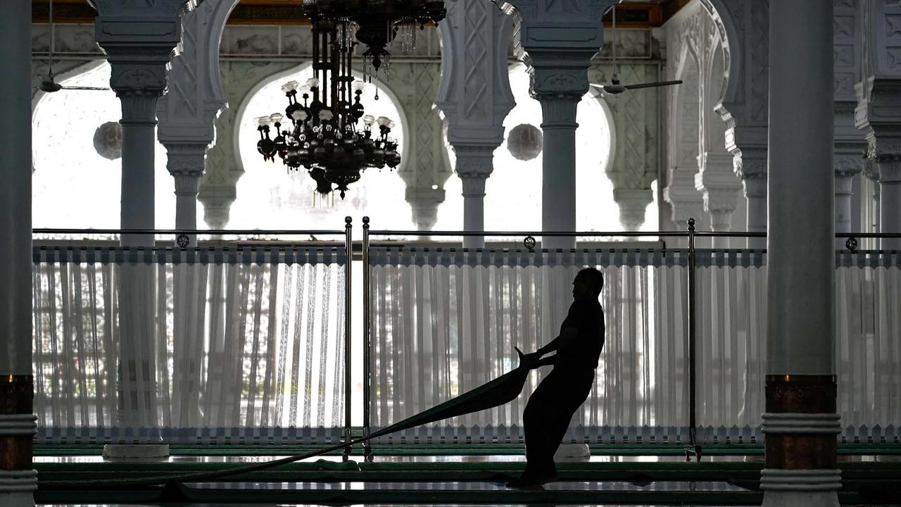 FOTO: Masjid Raya Baiturrahman Bersiap Sambut Tarawih Perdana Ramadan 1447 Hijriah