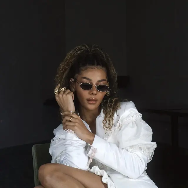6 Potret Zsa Zsa Utari ketika Hadiri Gala Premiere Film, Terbaru Disebut Mirip Beyonce