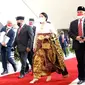 Ketua DPR Puan Maharani mengenakan baju adat Bali saat menyambut Presiden Jokowi dan Wapres Ma'ruf Amin di Sidang Tahunan MPR 2021. (Istimewa)