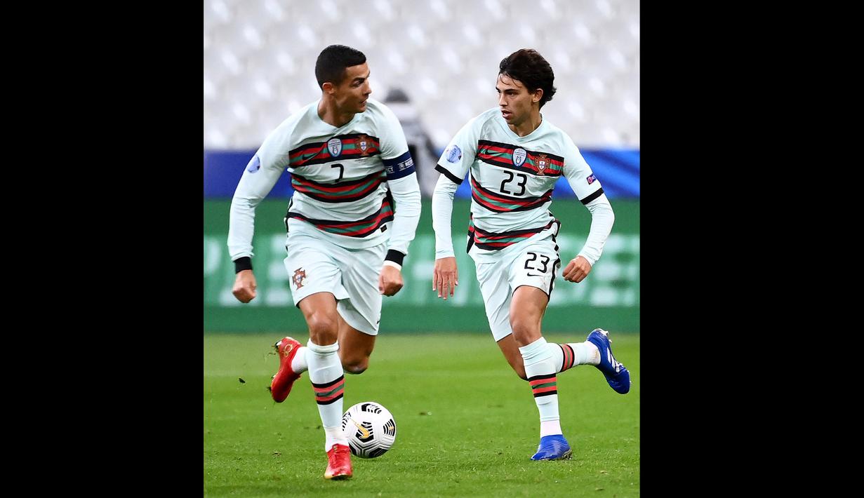 Joao Felix menunjukkan performa yang menjanjikan bersama Atletico Madrid yang mengantarkan dirinya bermain bersama Cristiano Ronaldo. Kini pemain 22 tahun tersebut telah mencatatkan debut untuk timnas Portugal pada tahun 2019. Dia telah mencetak tiga gol dalam 20 penampilan. (AFP/Franck Fife)