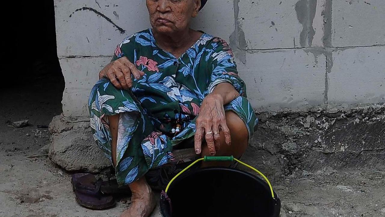 Musim kemarau yang telah dimulai membuat Desa Waninggalih, Jonggol, Kabupaten Bogor, mengalami krisis air bersih. 

Sudah hampir satu bulan, lebih dari 635 kepala keluarga (KK) atau 2.150 jiwa  di Desa Weninggalih mengalami kesulitan mendapatkan air ber