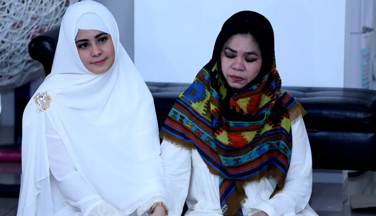 Senyuman Risty Tagor, senyuman calon pengantin baru (Wimbarsana/Bintang.com)