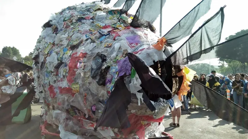 Simbolisasi Kampanye Tolak Sampah Plastik