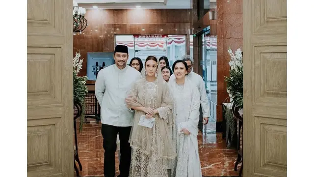 Potret Kedekatan Tora Sudiro dan Putri Sulungnya