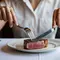 Cara Makan Steak dengan Garpu dan Pisau yang Benar ala Gaya Amerika dan Eropa