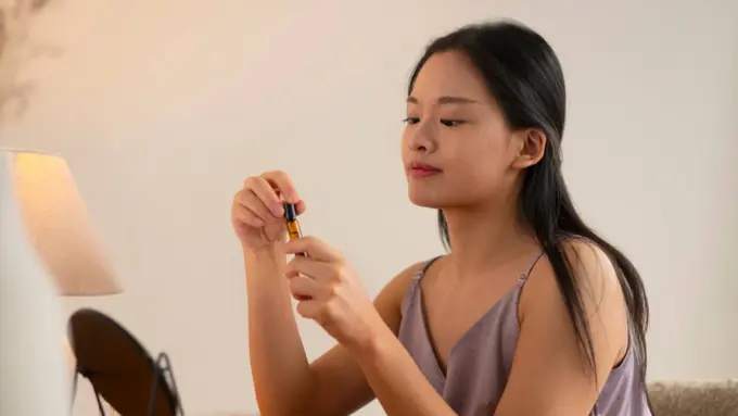 Ilustrasi serum retinol terbaik.