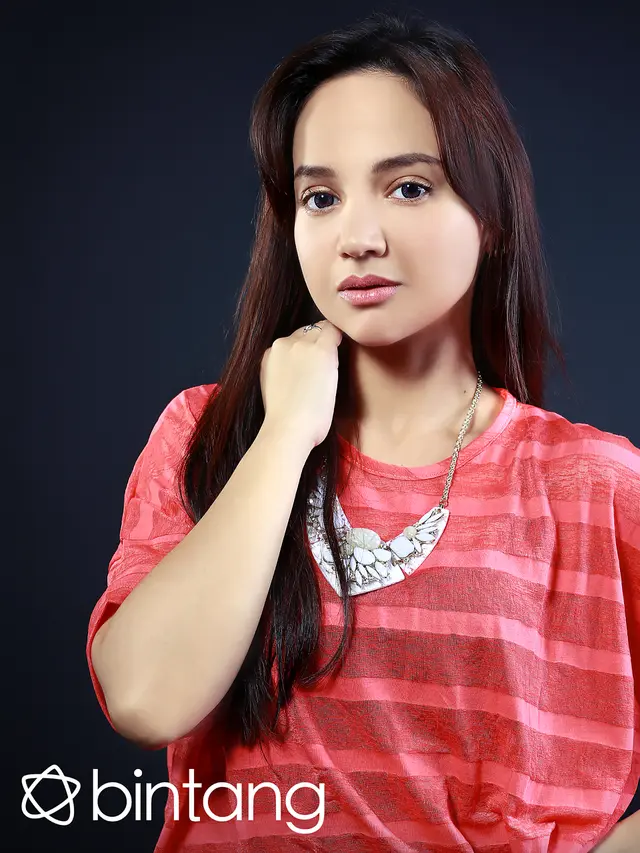 [Bintang] Angelica Simperler