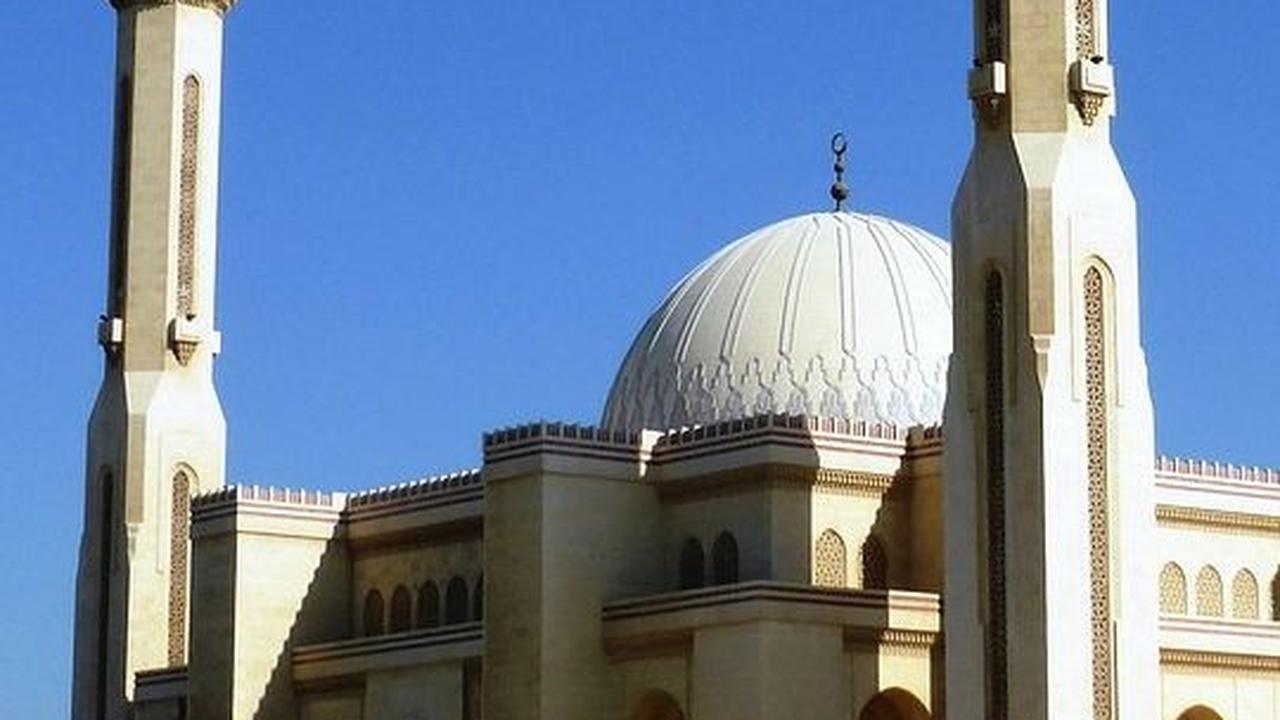 Bacaan Adzan Maghrib Latin dan Arti, Lengkap dengan Doa Setelahnya
