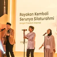 Iga Massardi, Fiersa Besari, Feby Putri dan Hindia nyanyikan lagu "Kembali untuk Mengulang". (Foto: Istimewa)