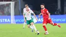Saat menghadapi Bulgaria, peran Verdonk bahkan lebih spesifik. Ia dipercaya mengisi posisi nomor 10, sebuah peran yang menuntut kreativitas, visi bermain, hingga kontribusi dalam menyerang. (Bola.com/M. Iqbal Ichsan)