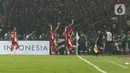 Pemain Timnas Indonesia merayakan gol yang dicetak Ole Romeny pada menit ke-44 saat laga lanjutan putaran ketiga kualifikasi Piala Dunia 2026 zona Asia grup C melawan China di Stadion Utama Gelora Bung Karno, Jakarta, Kamis (5/6/2025). (Liputan6.com/Angga Yuniar)