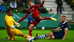 laga putaran pertama DFB Pokal 2021-22 di Bremen, Jerman utara (25/8/2021). Munchen menang telak atas Bremen SV dengan skor 12-0. (AFP/Patrik Stollarz)