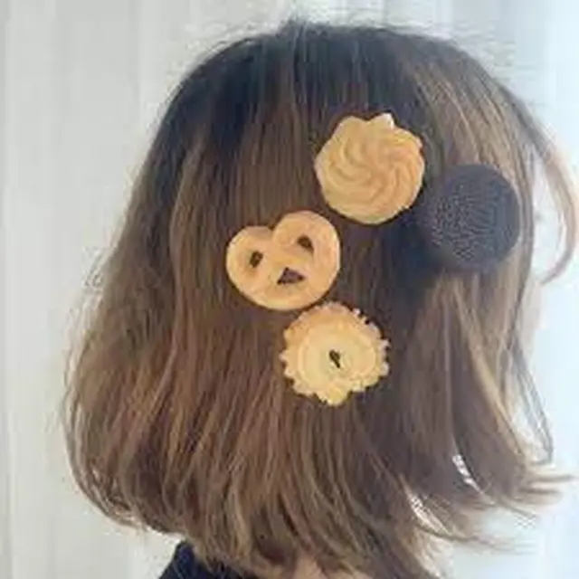 6 Jepitan Rambut Cewek Paling Absurd, Enggak Habis Pikir