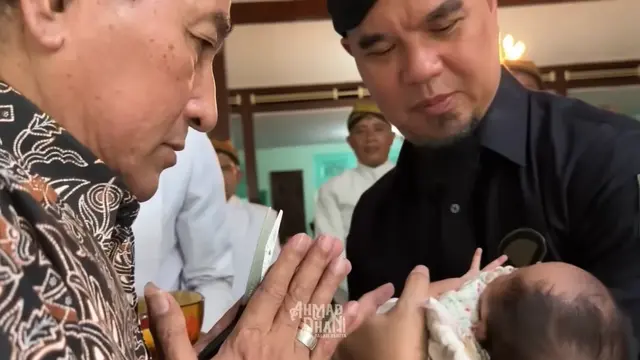 Momen Aqiqah Anak Adopsi Ahmad Dhani dan Mulan Jameela di Solo