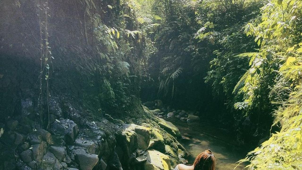 Penampilan Santai Glenca Chysara Ketika di Curug