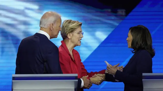 Joe Biden bersama Elizabeth Warren dan Kamala Harris.