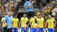 Ekspresi kecewa sejumlah pemain Brasil setelah kalah dari Uruguay pada babak perempat final Copa America 2024 di Allegiant Stadium, Las Vegas, Nevada, Minggu (07/07/2024) WIB. (AP Photo/Julio Cortez)