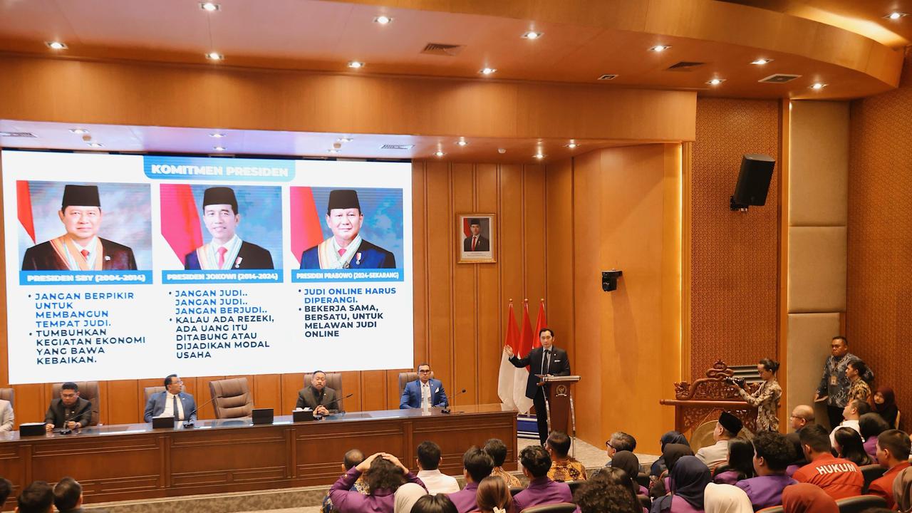 Wakil Ketua MPR RI sekaligus Ketua Fraksi Partai Demokrat, Edhie Baskoro Yudhoyono (Ibas) membuka acara Seminar Fraksi Partai Demokrat dengan topik “Bangkitkan #SadarDigital: Lawan Judi Online dan Pinjaman Online Ilegal, Selamatkan Masa Depan Generasi Kit