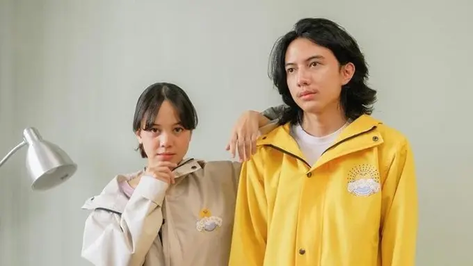 Diary Fimela: Cerita Ame Raincoat, Jas Hujan Stylish Kreasi Anak ITB yang Bikin Presiden Jokowi Kepincut