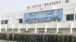 Sebuah spanduk terbentang yang memajang foto Mayjen TNI Doni Monardo dan Mayjen TNI Andika Perkasa, Markas Komando Paspampres, Jakpus, Rabu (22/10/2014) (Dok.Puspen TNI)