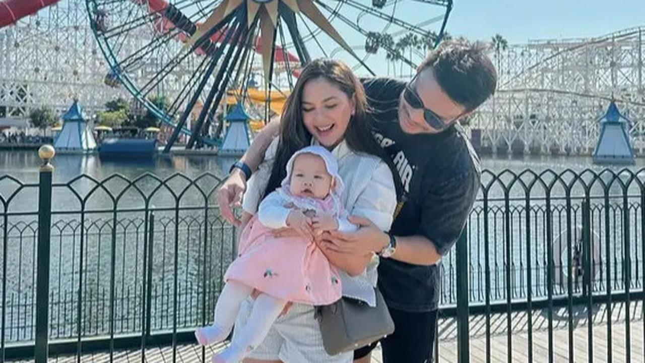 6 Gaya Jessica Mila dan Yakup Hasibuan Momong Anak saat Liburan di Luar Negeri, Tetap Cantik dan Stylish