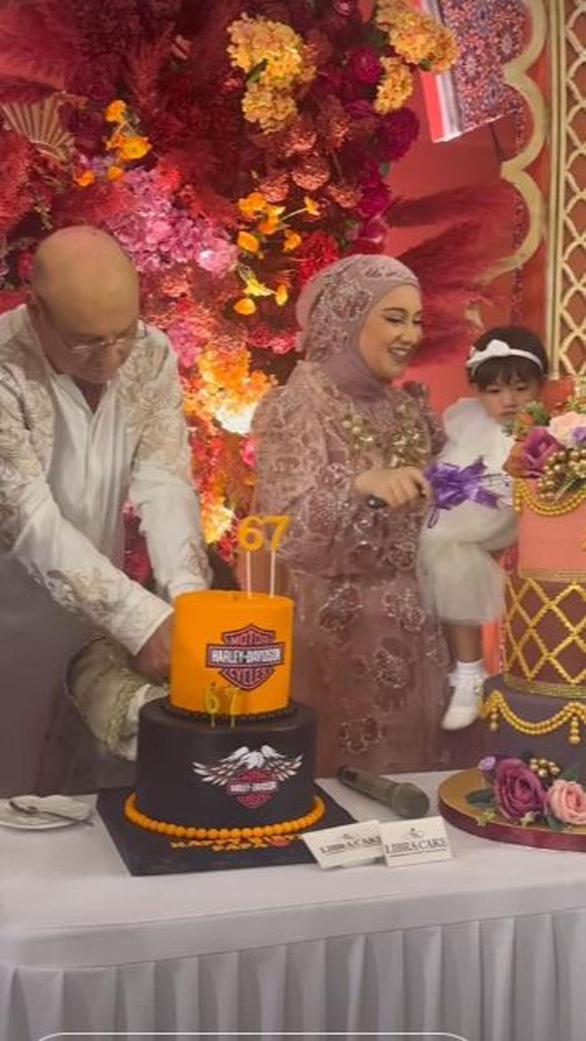 Rupanya pesta ulang tahun Irish dirayakan bersama ulang tahun sang ayah,Johan de Beule.