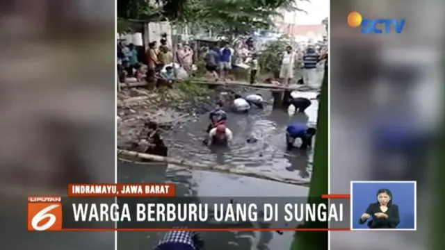 Seorang wanita yang diduga alami gangguan jiwa, buang uang senilai Rp 4 juta ke Sungai Tanjungsari, Indramayu.