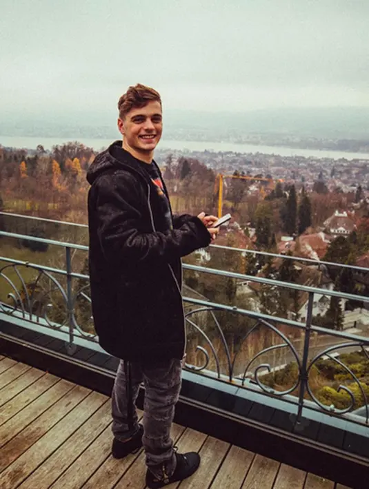 Salah satunya adalah seorang DJ luar negeri, Martin Garrix yang juga terkena demam ‘Om Telolet Om’. Di akun Twitternya, DJ Martin sepertinya mengungkapkan kebingungannya soal ‘Om Telolet Om’. (Instagram/Martingarrix)