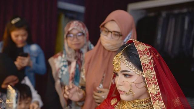 6 Gaya Pemotretan Putri DA Berdandan Ala Bollywood, Bikin Pangling