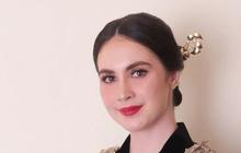 Potret Cantik Arumi Bachsin Tampil Mengenakan Batik Khas Pamekasan, Penampilan Ibu Wagub Langsung Curi Perhatian