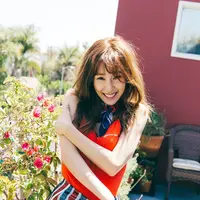 "Tiffany sangat mengekspresikan dirinya dalam lagu terbarunya,” ungkap Jessica. Lalu disambungkan oleh Tiffany."Kita memiliki ciri khas yang berbeda. Dan kami menikmati itu," tukas Tiffany. (Soompi/Bintang.com)