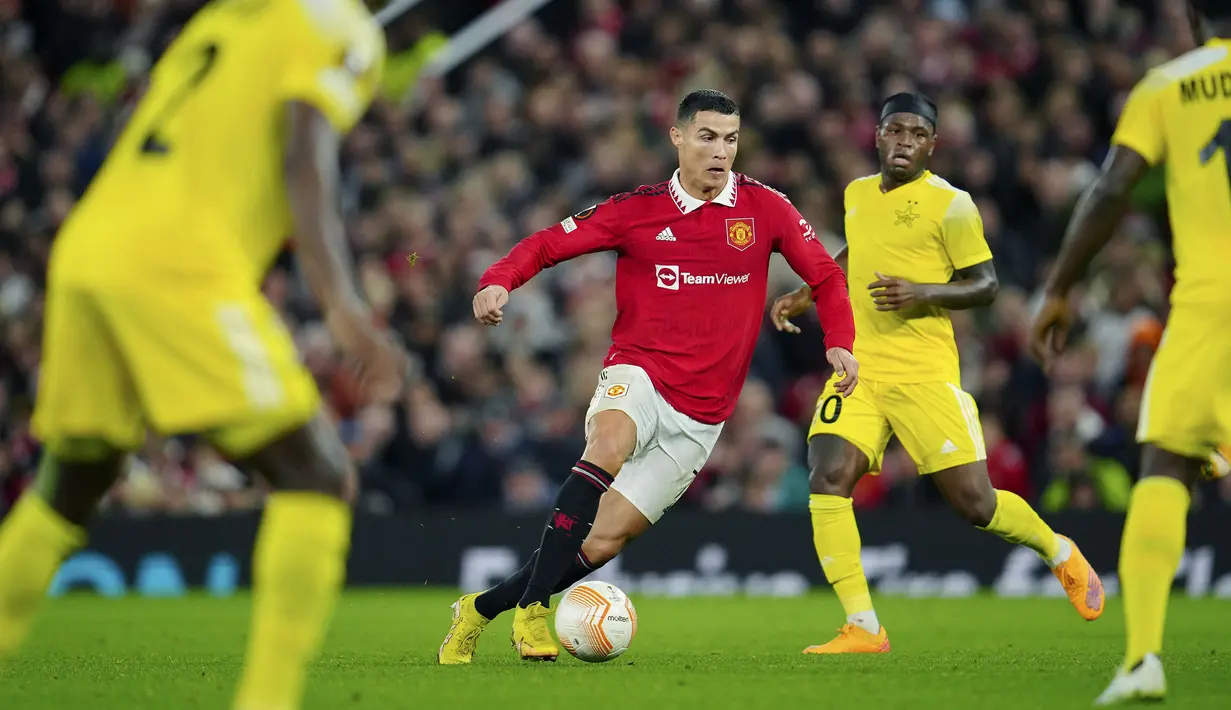Sebelumnya, Ronaldo sempat dicoret namanya dari skuad saat timnya bermain imbang 1-1 melawan Chelsea di Stamford Bridge lantaran menolak masuk di laga kontra Tottenham Hotspur. (AP/Jon Super)