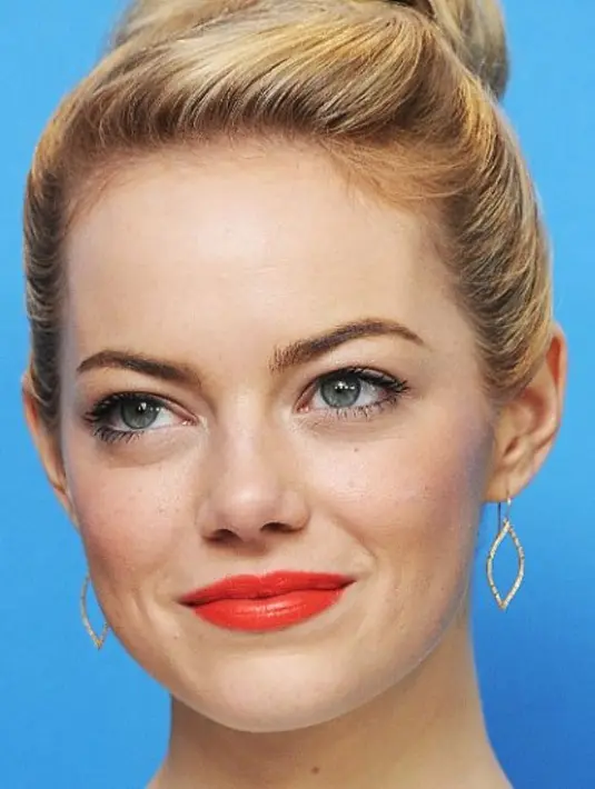 Ema Stone |via: popsugar.com