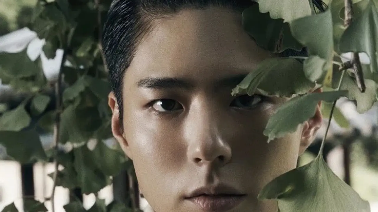 Selesai Wamil, Park Bo Gum Comeback di Louis Vuitton Men's Show Bangkok