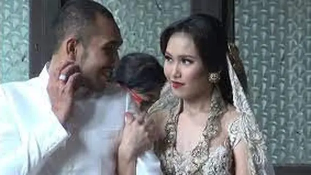 Potret Pernikahan Ayu Ting Ting dan Enji (Sumber: KapanLagi.com)